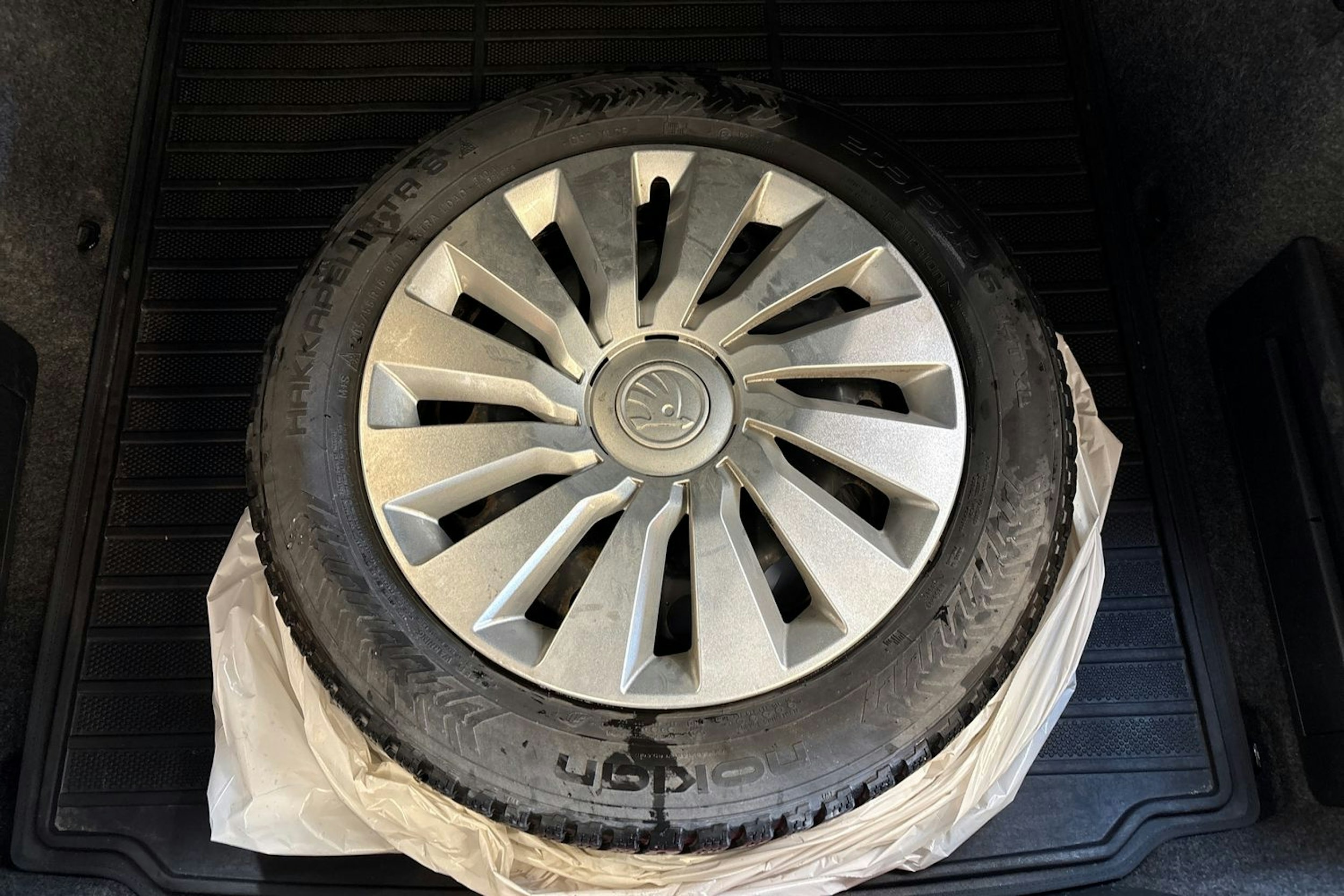 musta Skoda Octavia 2015 kuva 15.