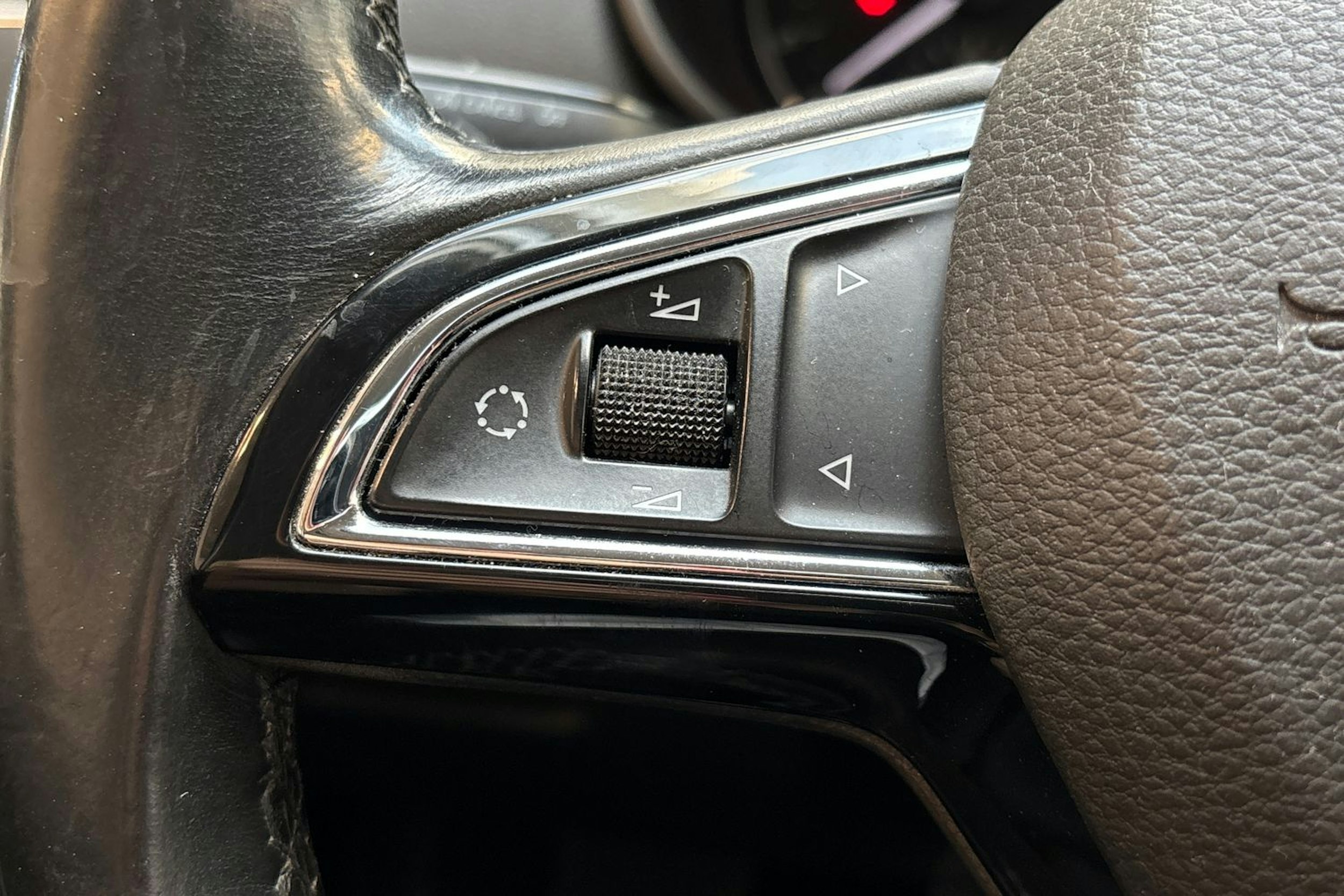 musta Skoda Octavia 2015 kuva 20.