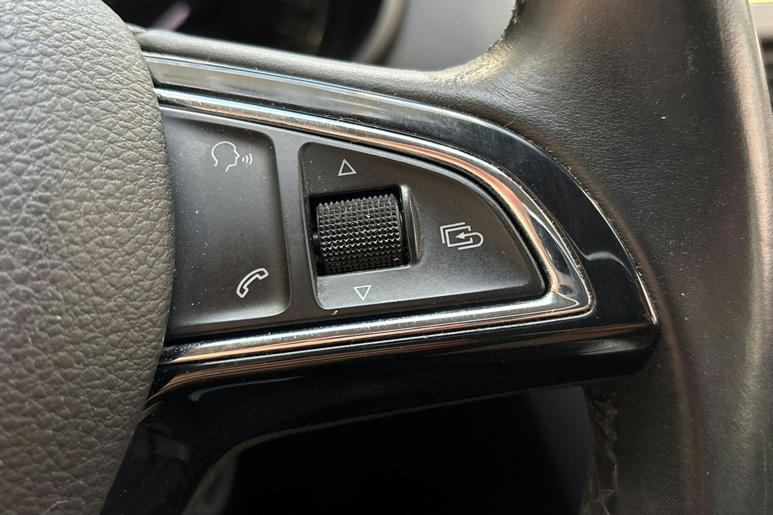 musta Skoda Octavia 2015 kuva 21.