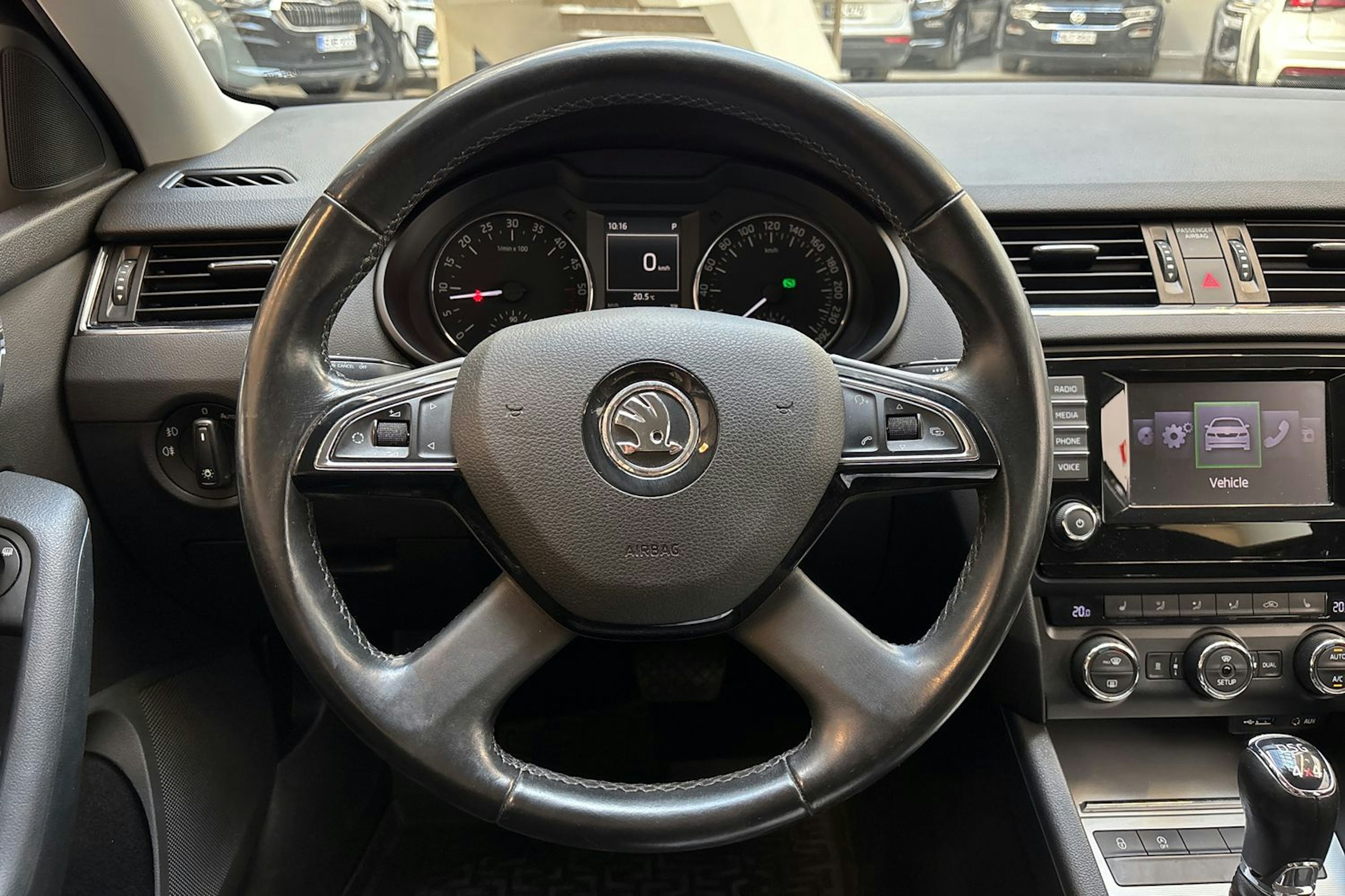 musta Skoda Octavia 2015 kuva 22.
