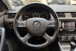 musta Skoda Octavia 2015 kuva 22.
