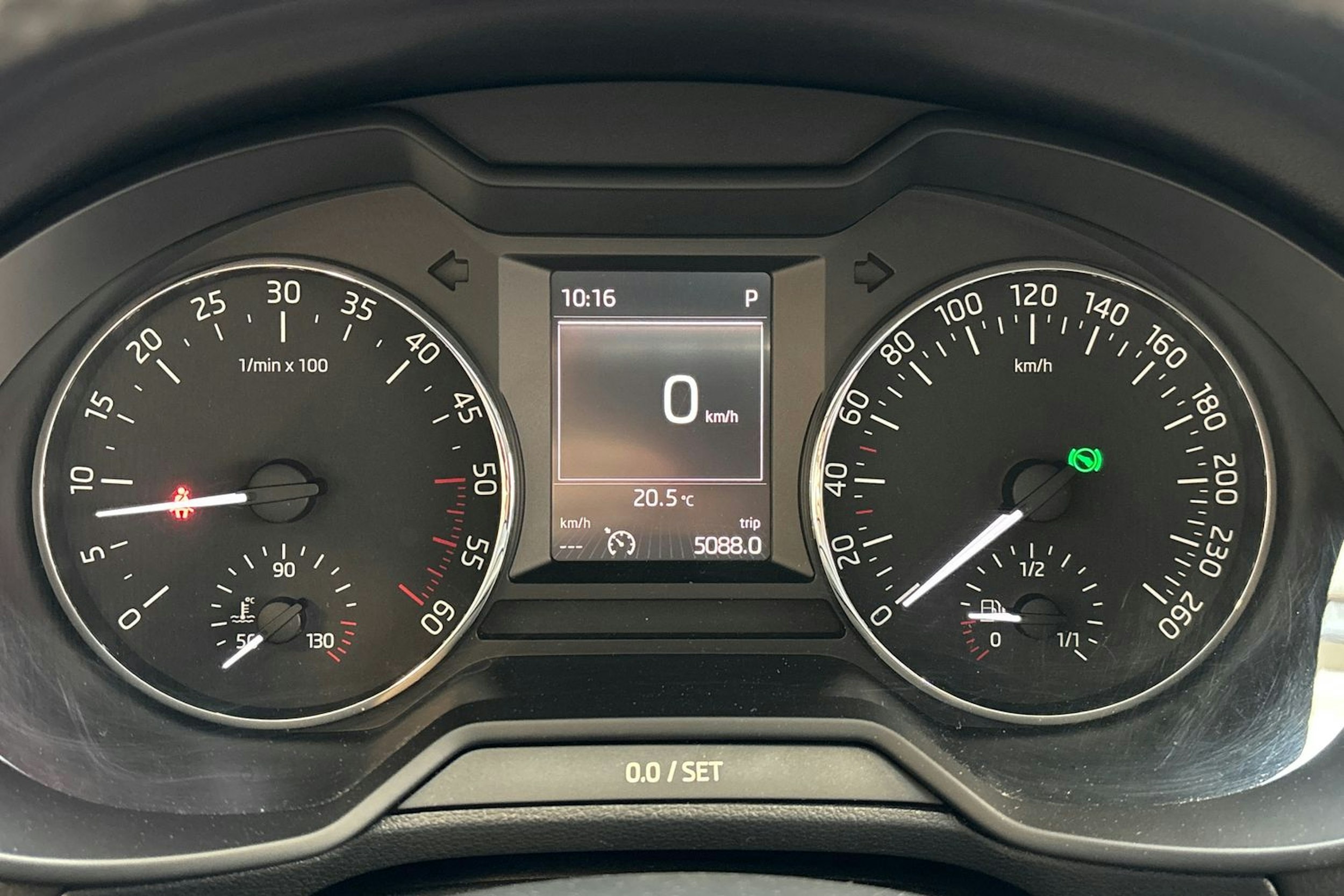 musta Skoda Octavia 2015 kuva 23.