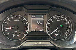 musta Skoda Octavia 2015 kuva 23.
