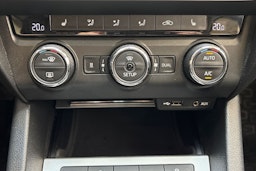 musta Skoda Octavia 2015 kuva 27.