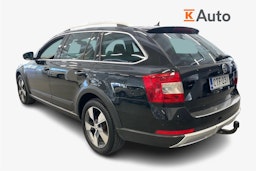 Musta Skoda OCTAVIA 2015 kuva 2.