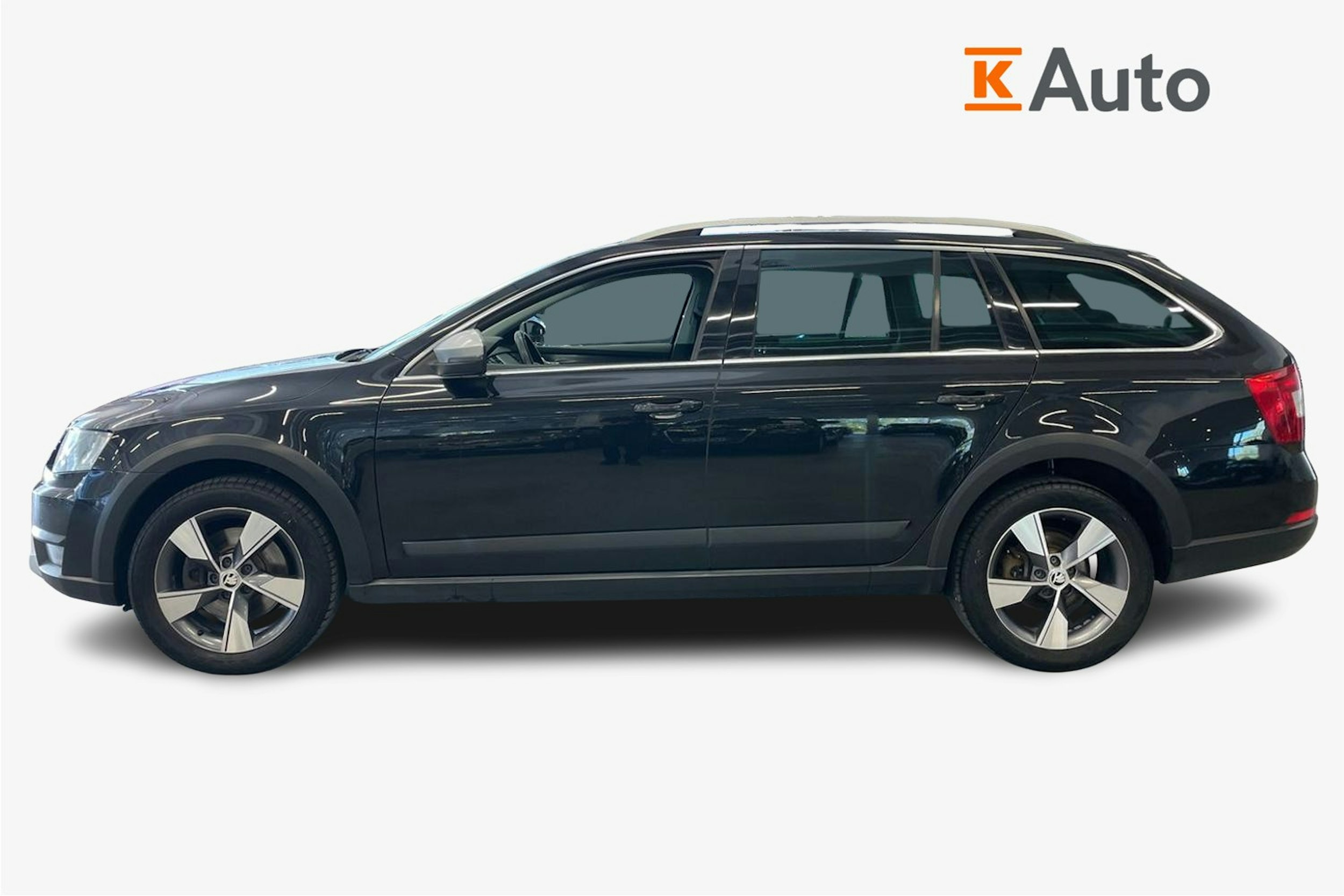 Musta Skoda OCTAVIA 2015 kuva 6.