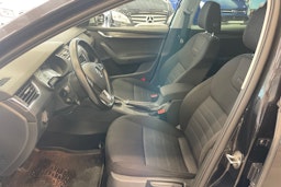 Musta Skoda OCTAVIA 2015 kuva 17.