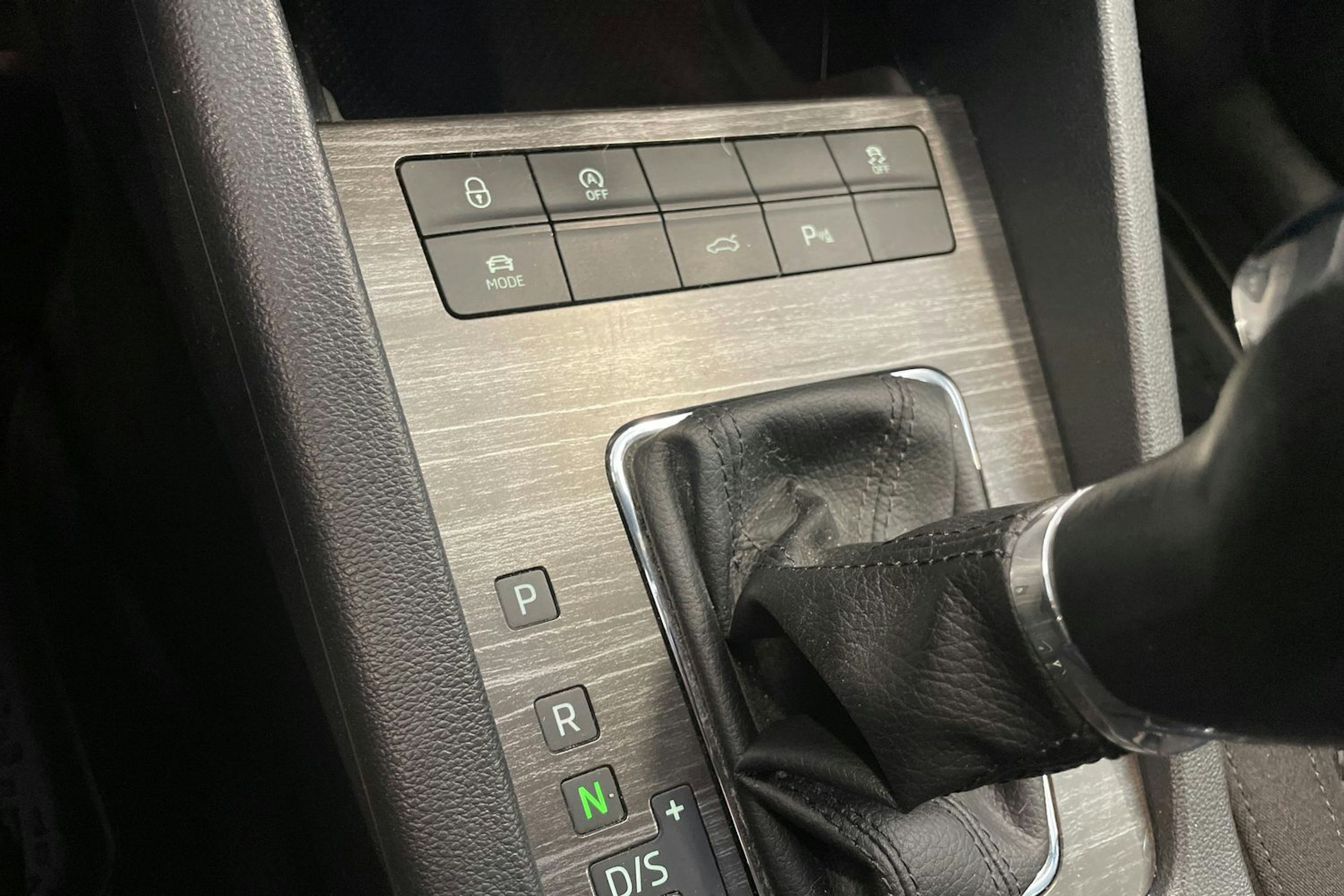 Musta Skoda OCTAVIA 2015 kuva 18.
