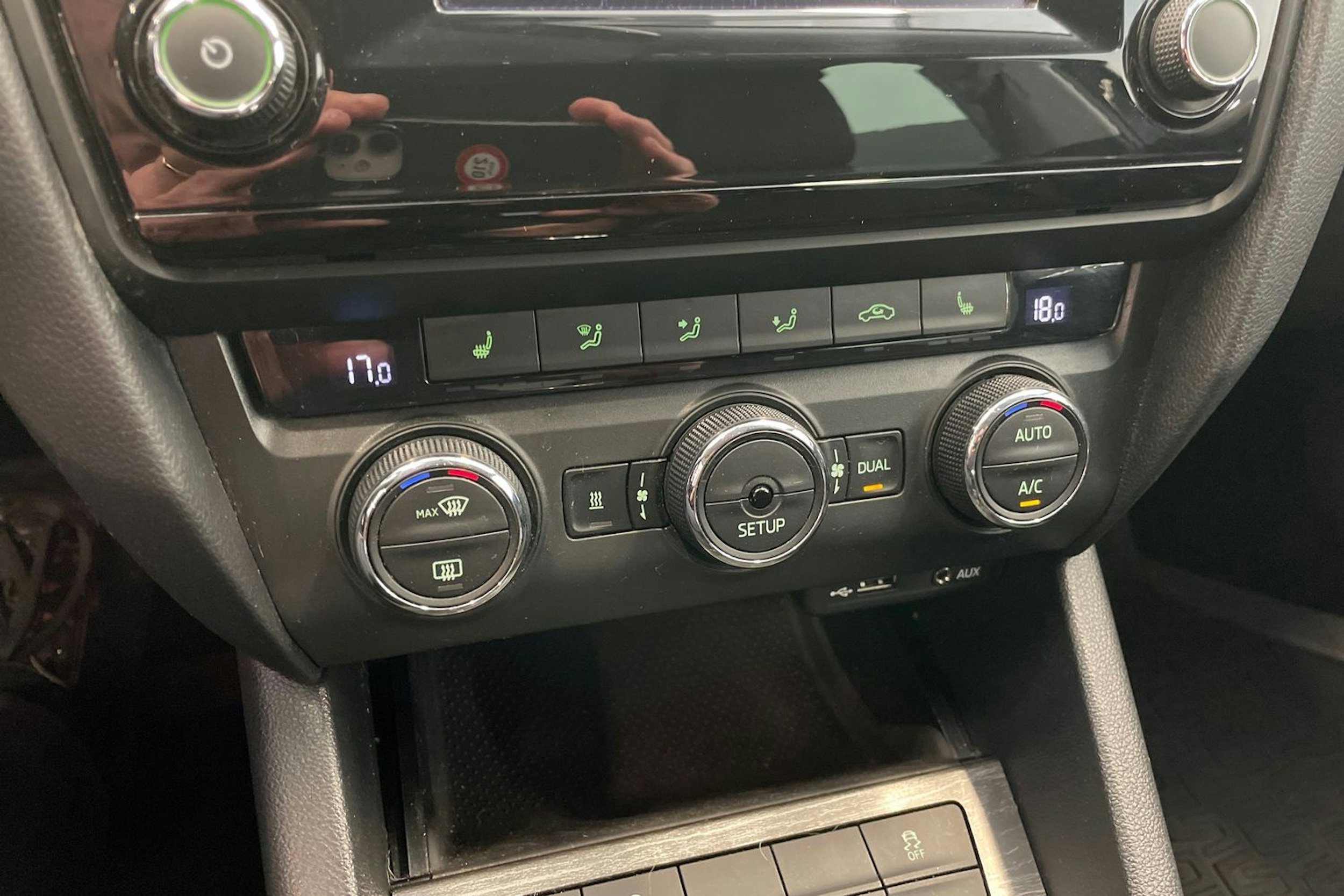 Musta Skoda OCTAVIA 2015 kuva 19.