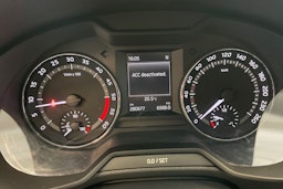 Musta Skoda OCTAVIA 2015 kuva 21.