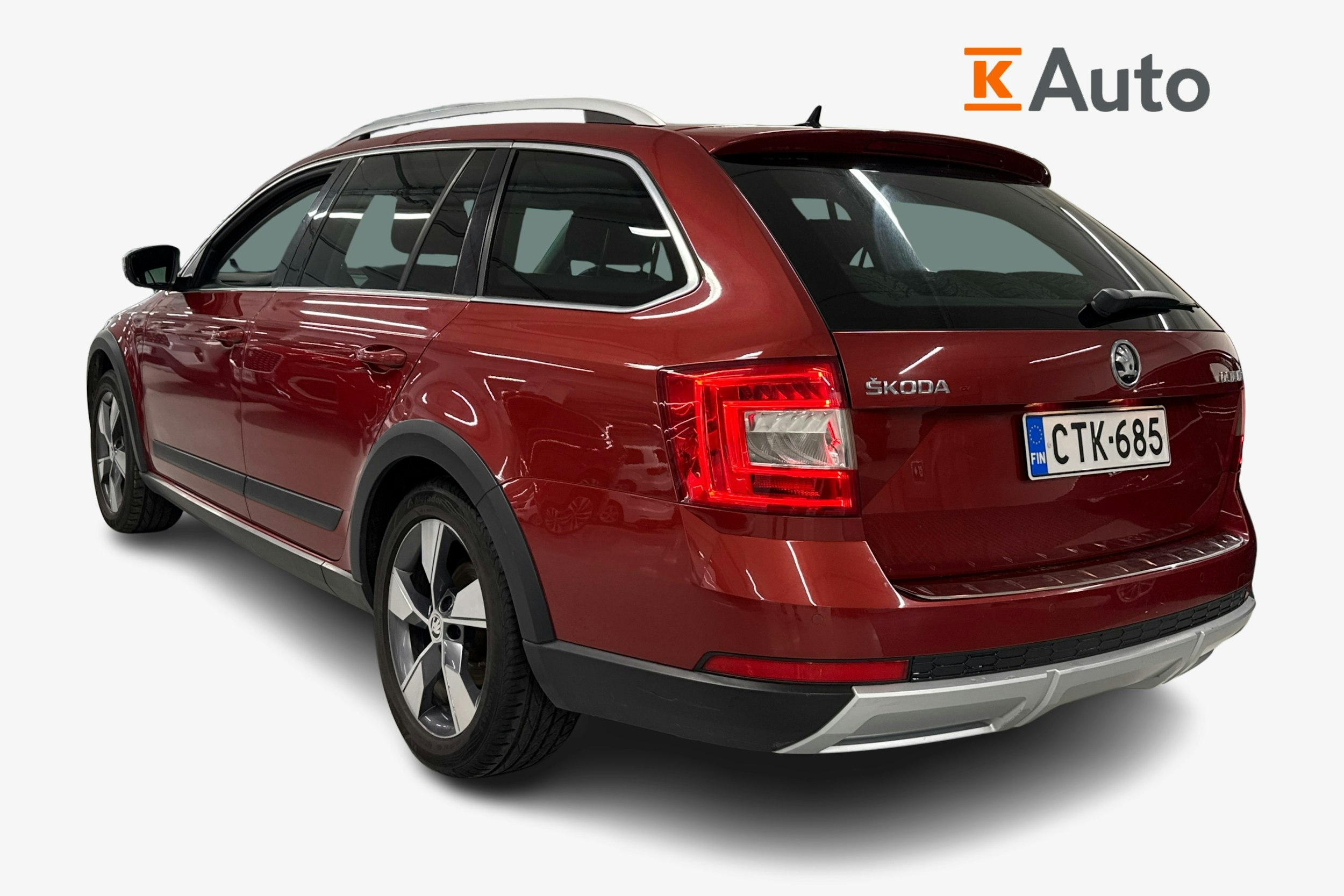 punainen Skoda Octavia 2015 kuva 2.
