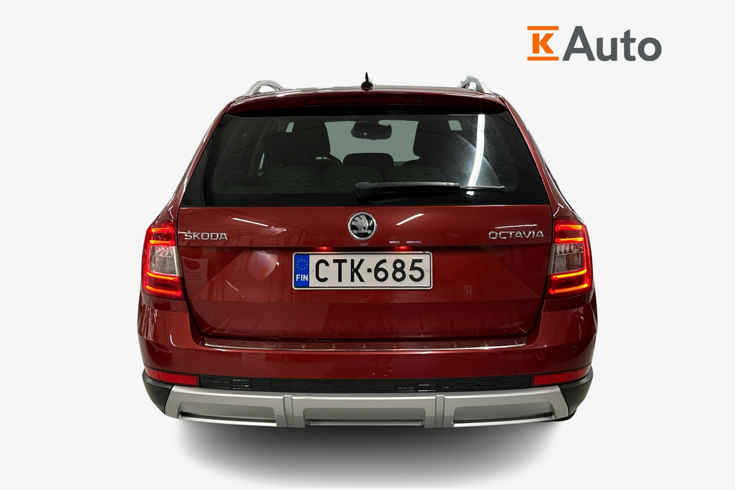 punainen Skoda Octavia 2015 kuva 3.