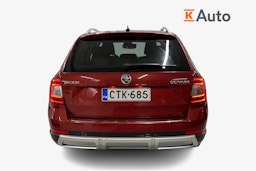 punainen Skoda Octavia 2015 kuva 3.