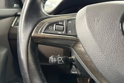 punainen Skoda Octavia 2015 kuva 13.