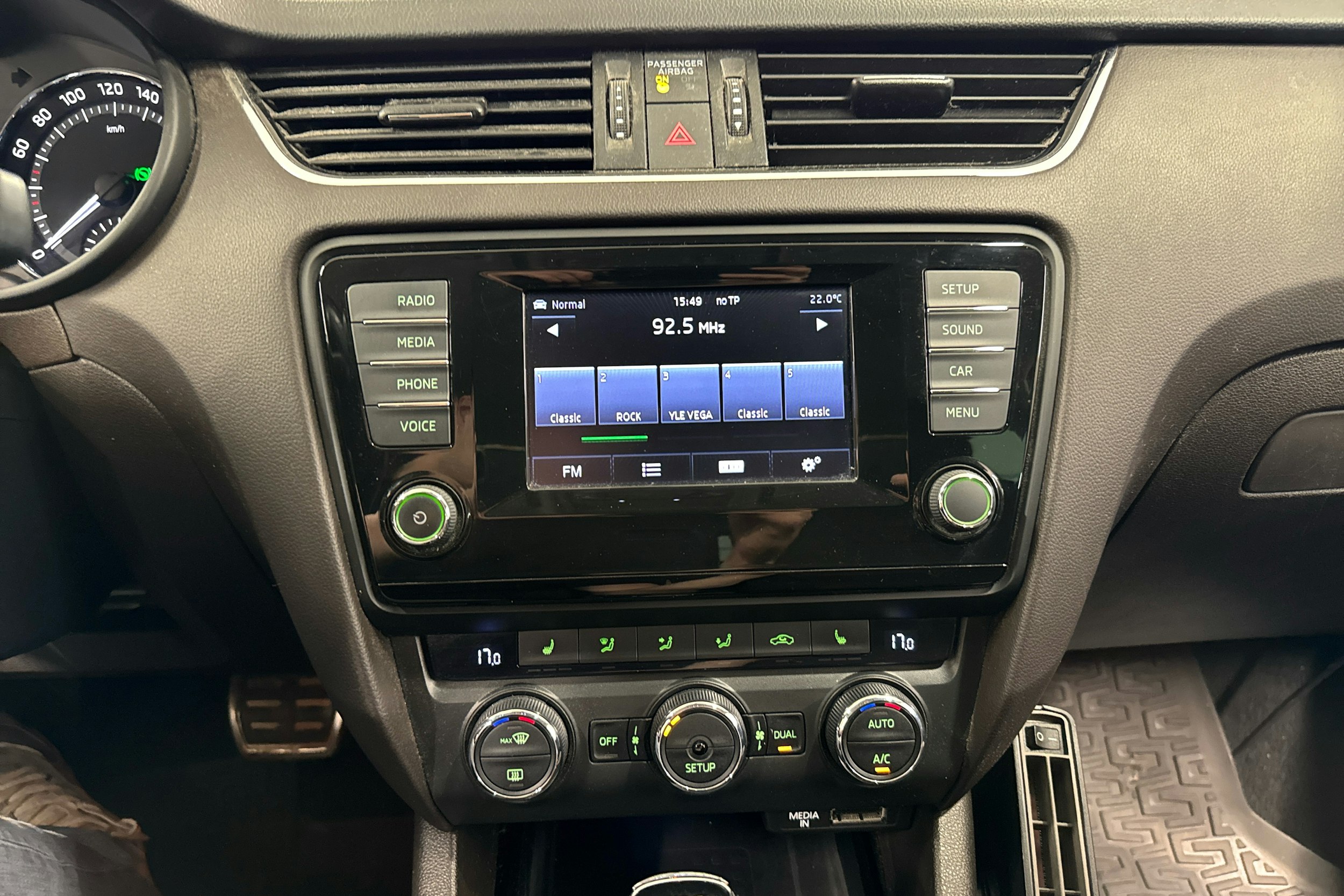 punainen Skoda Octavia 2015 kuva 15.
