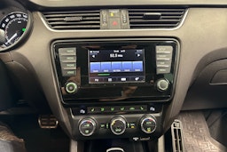 punainen Skoda Octavia 2015 kuva 15.