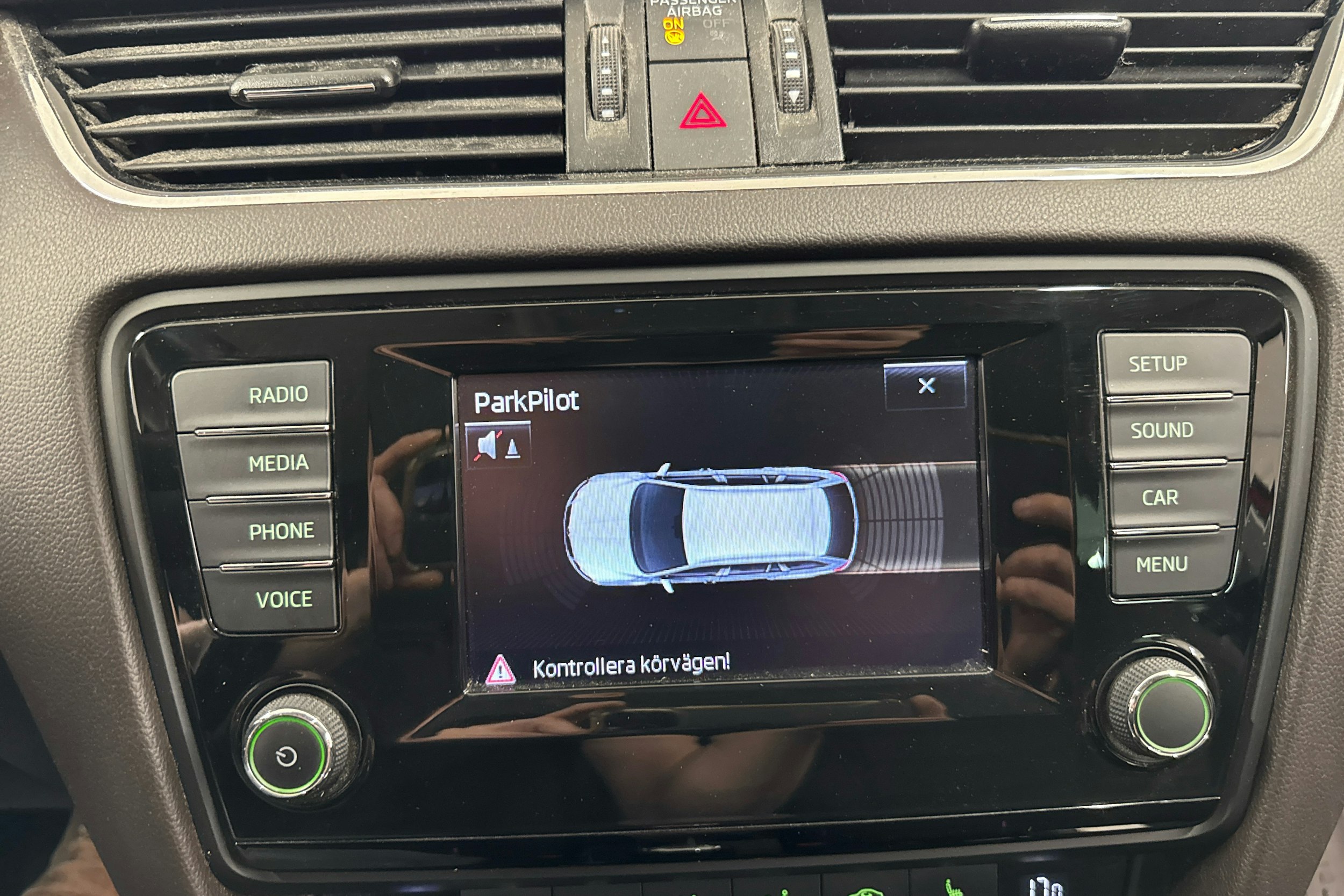 punainen Skoda Octavia 2015 kuva 16.