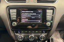 punainen Skoda Octavia 2015 kuva 17.