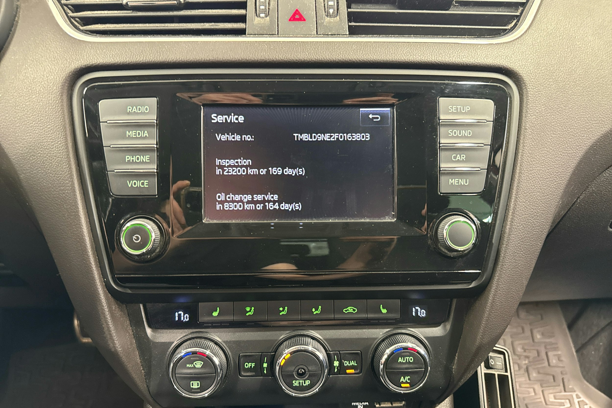punainen Skoda Octavia 2015 kuva 18.
