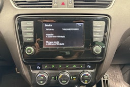 punainen Skoda Octavia 2015 kuva 18.