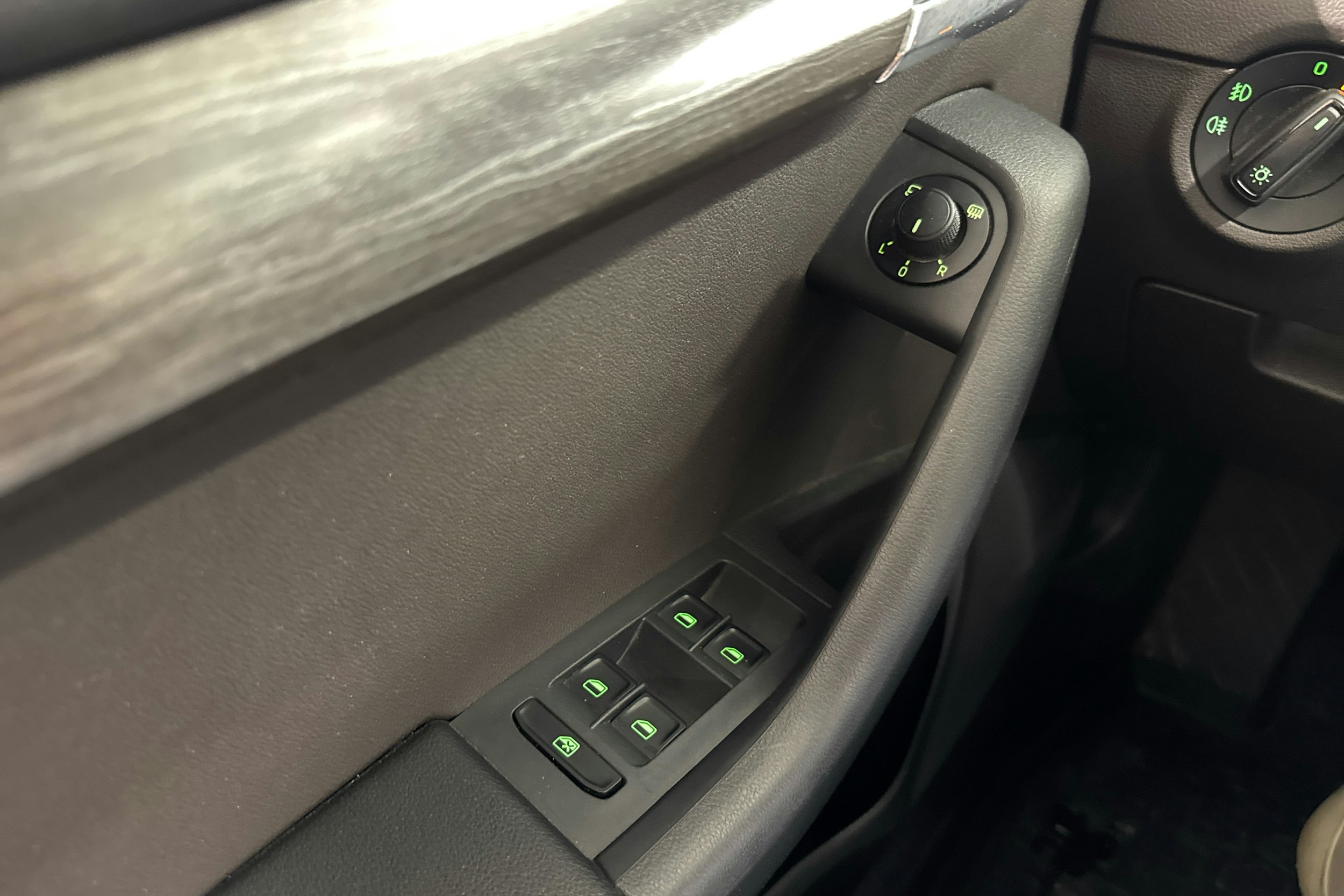 punainen Skoda Octavia 2015 kuva 21.