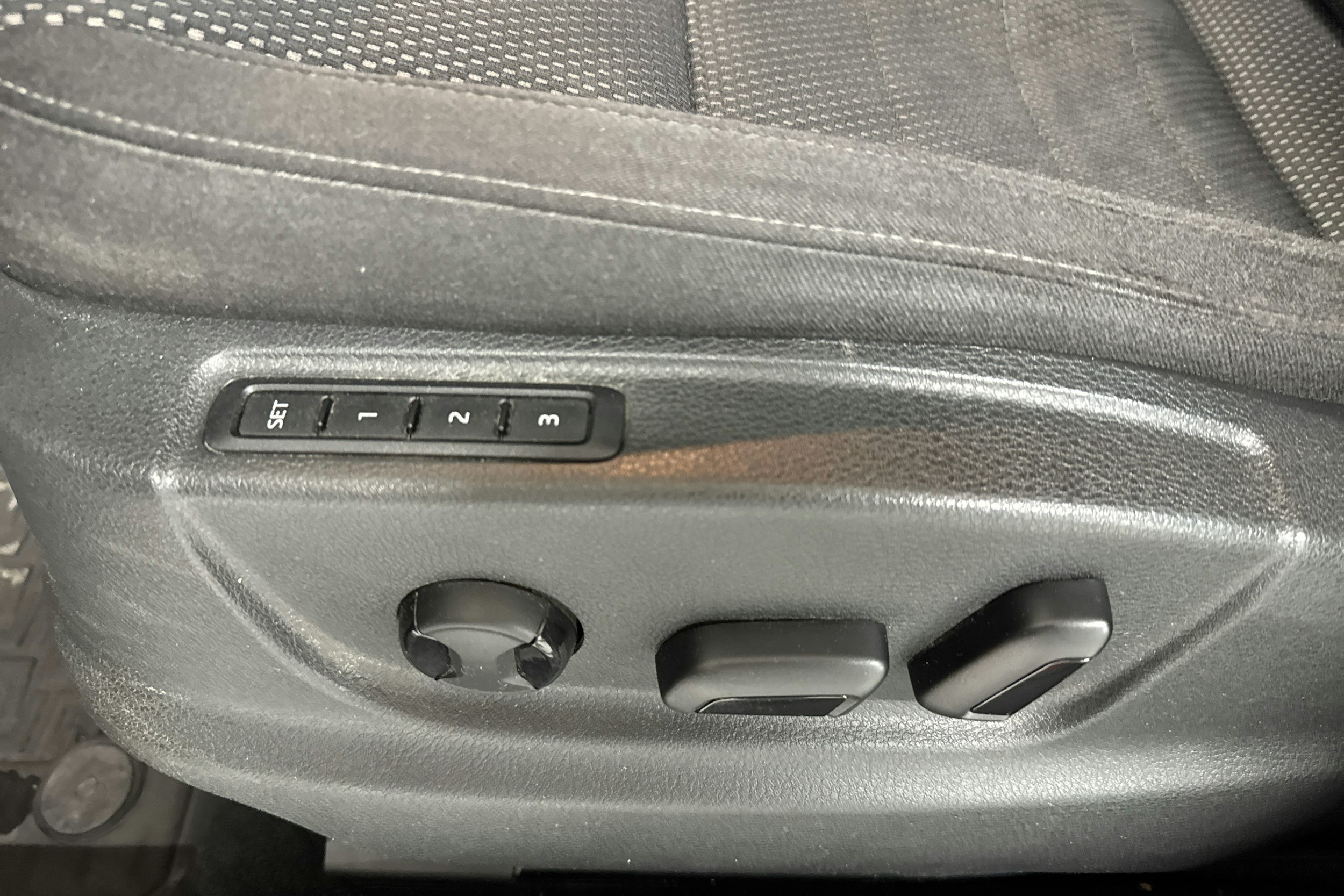 punainen Skoda Octavia 2015 kuva 23.