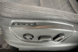 punainen Skoda Octavia 2015 kuva 23.