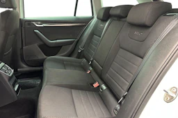 valkoinen Skoda Octavia 2015 kuva 8.
