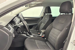 valkoinen Skoda Octavia 2015 kuva 11.