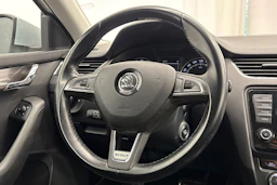 valkoinen Skoda Octavia 2015 kuva 12.