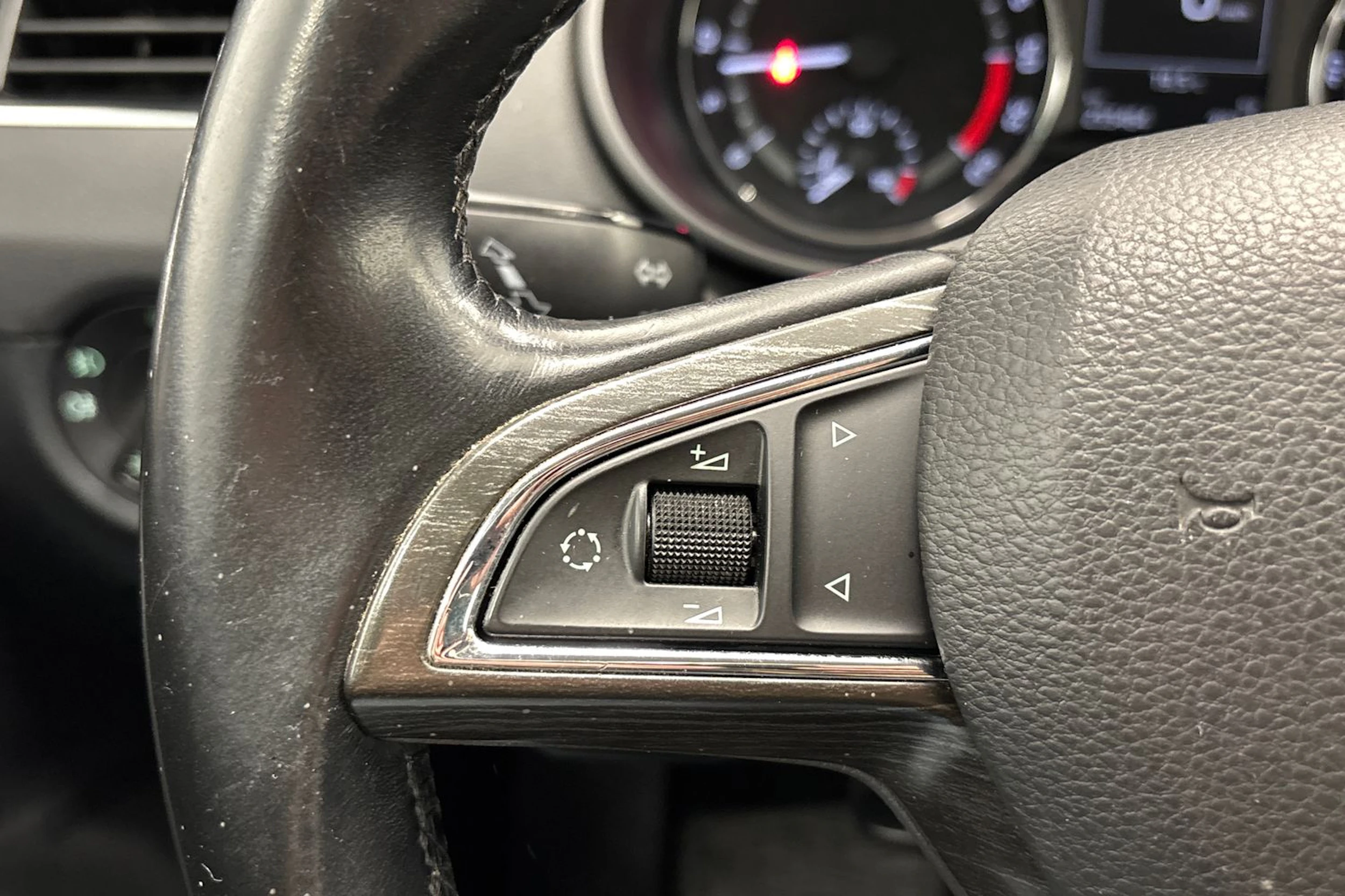 valkoinen Skoda Octavia 2015 kuva 13.