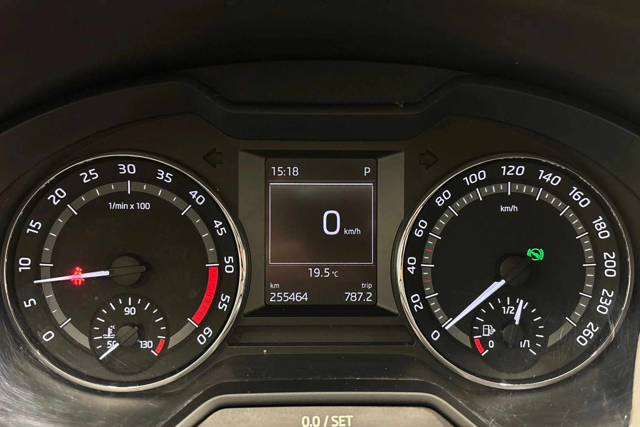 valkoinen Skoda Octavia 2015 kuva 16.