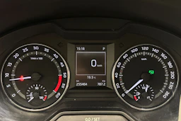 valkoinen Skoda Octavia 2015 kuva 16.