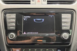 valkoinen Skoda Octavia 2015 kuva 17.