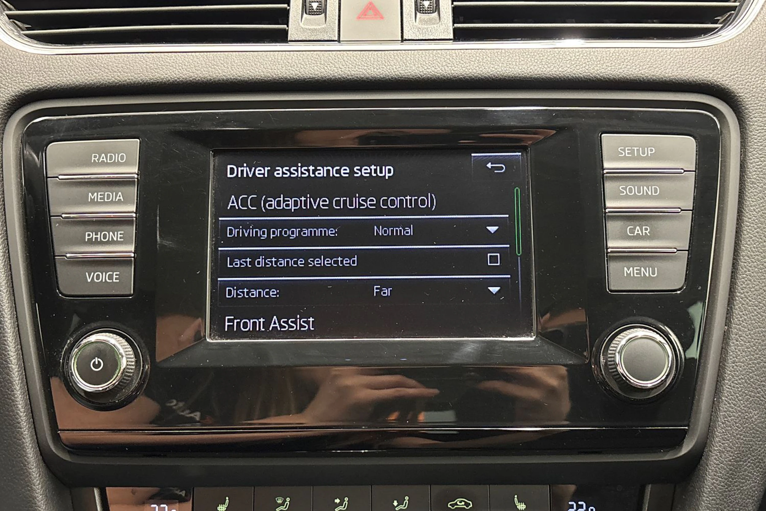 valkoinen Skoda Octavia 2015 kuva 18.
