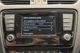 valkoinen Skoda Octavia 2015 kuva 18.