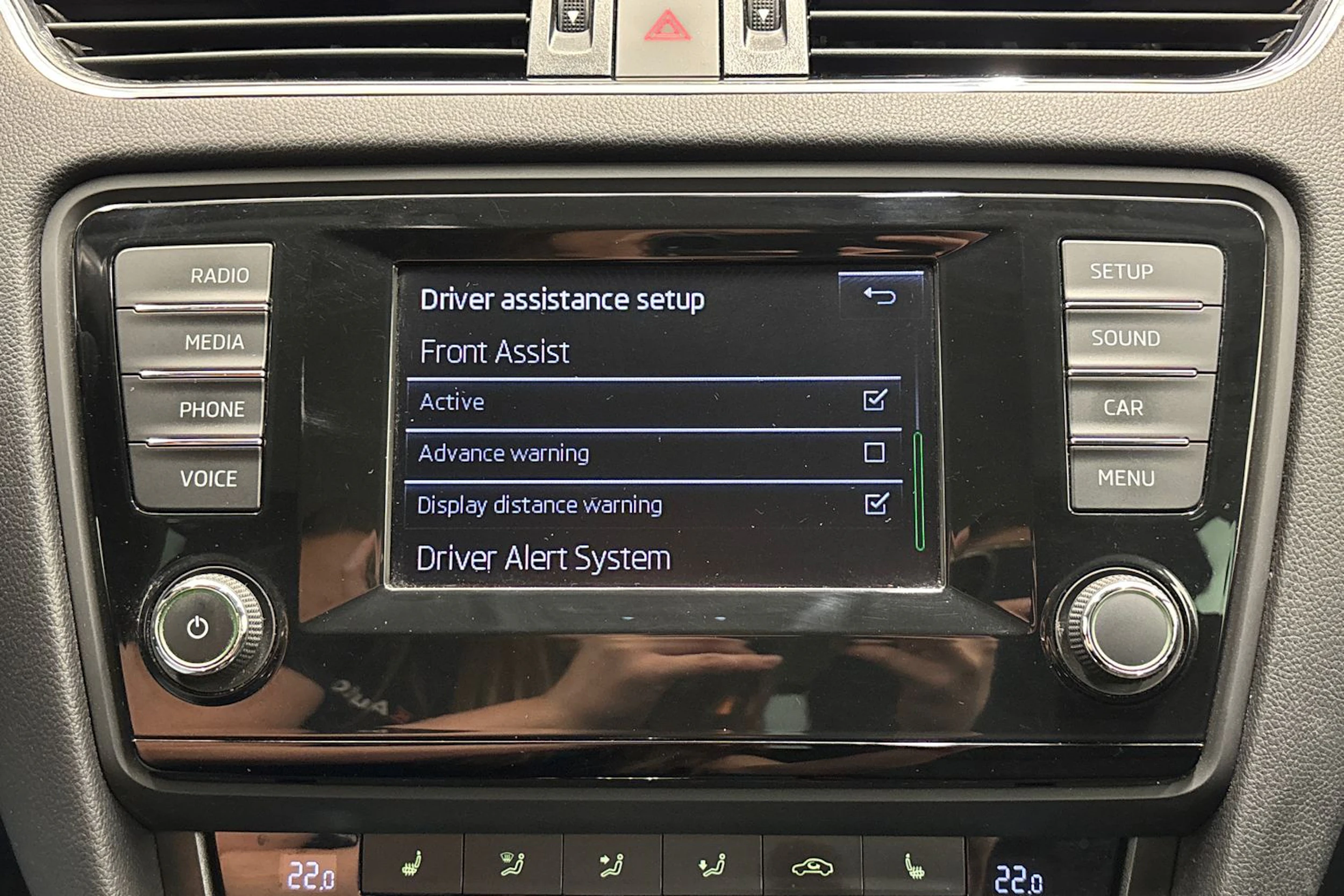 valkoinen Skoda Octavia 2015 kuva 19.