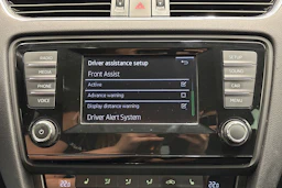 valkoinen Skoda Octavia 2015 kuva 19.