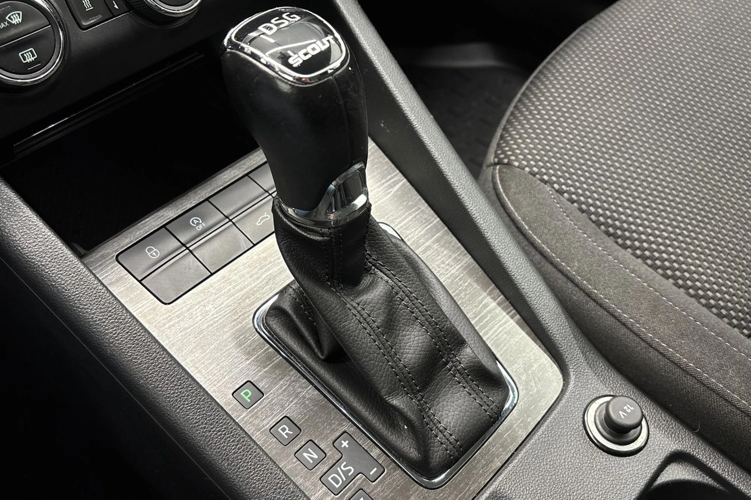 valkoinen Skoda Octavia 2015 kuva 20.