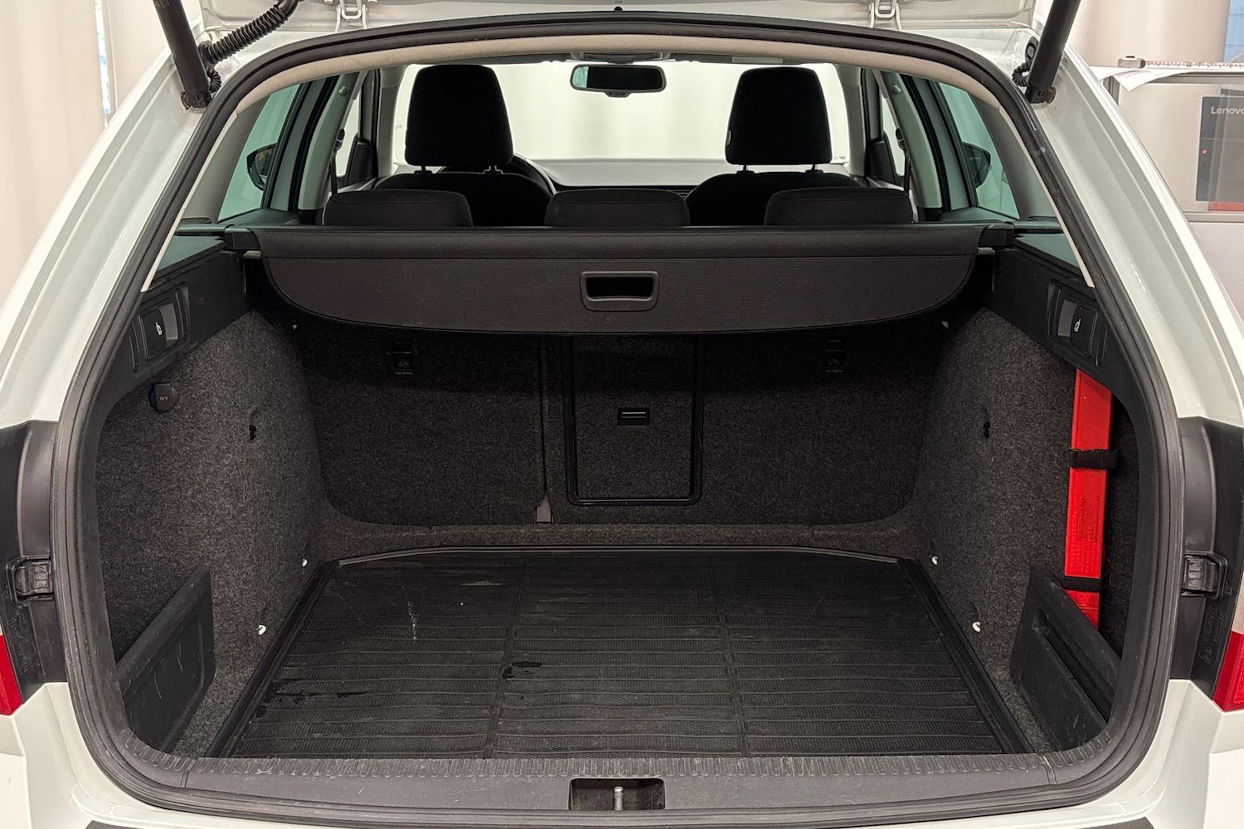 valkoinen Skoda Octavia 2015 kuva 21.