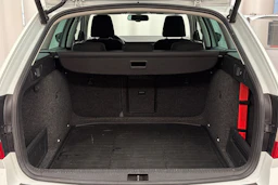 valkoinen Skoda Octavia 2015 kuva 21.