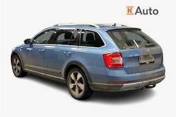 sininen Skoda Octavia 2015 kuva 2.