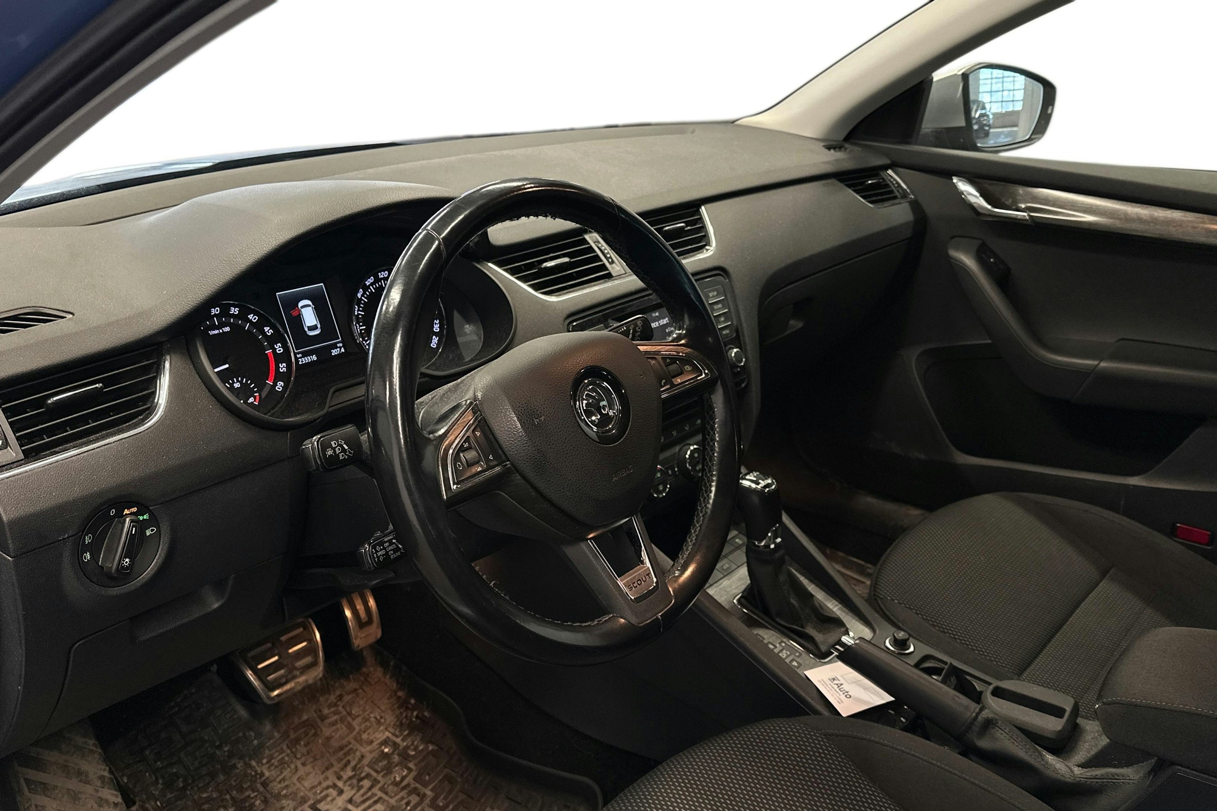 sininen Skoda Octavia 2015 kuva 3.