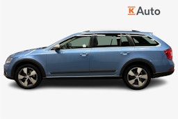 sininen Skoda Octavia 2015 kuva 6.