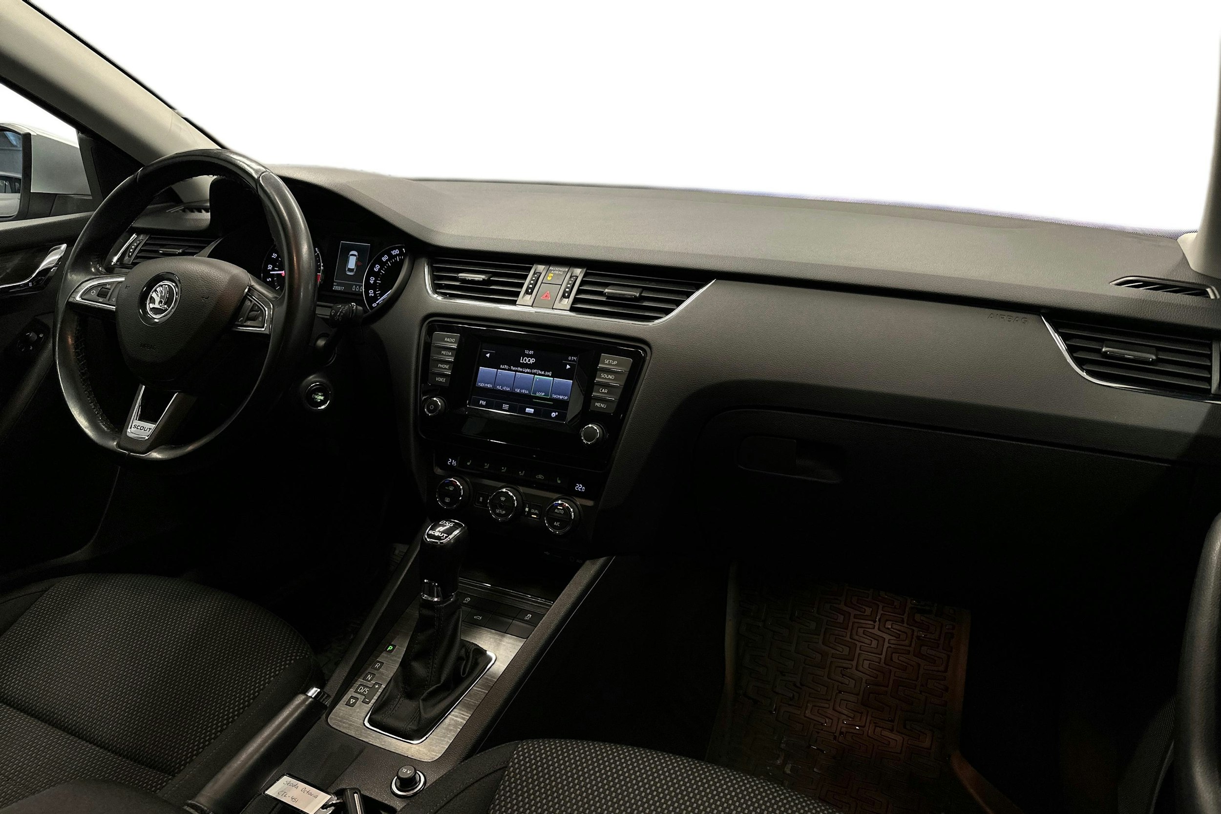 sininen Skoda Octavia 2015 kuva 9.