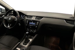 sininen Skoda Octavia 2015 kuva 9.