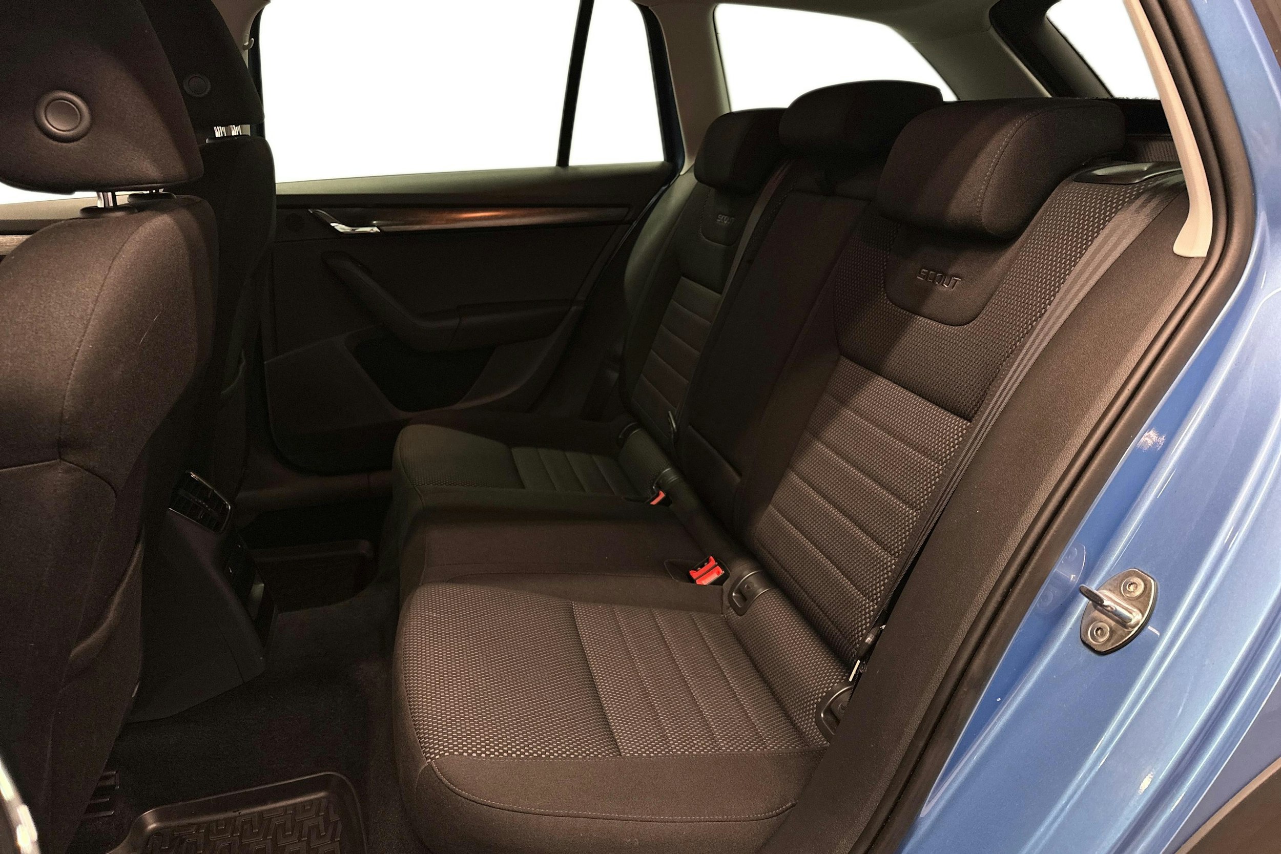 sininen Skoda Octavia 2015 kuva 10.