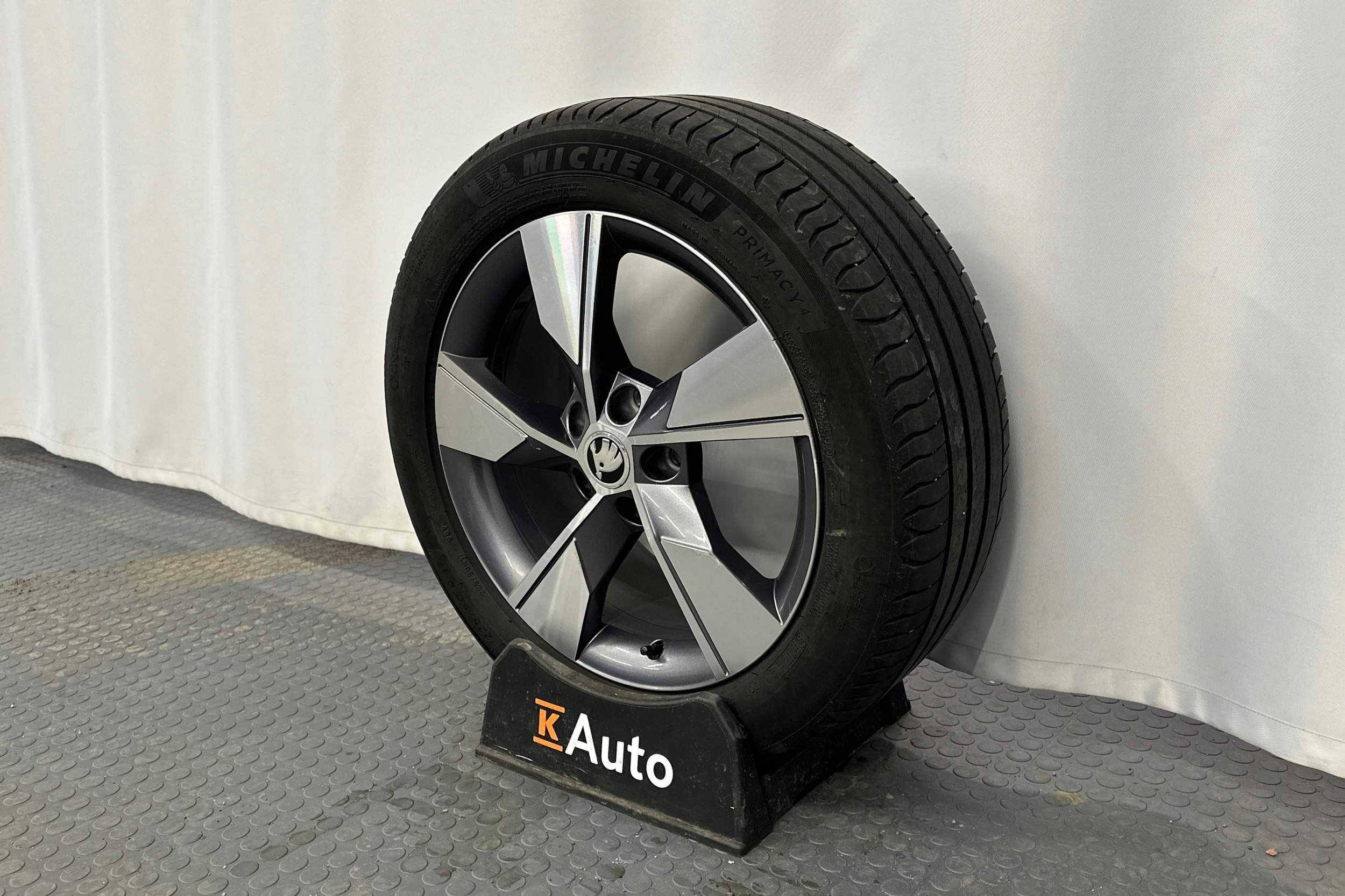 sininen Skoda Octavia 2015 kuva 13.