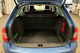 sininen Skoda Octavia 2015 kuva 14.