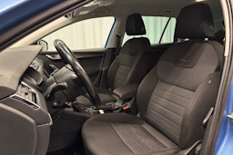 sininen Skoda Octavia 2015 kuva 17.